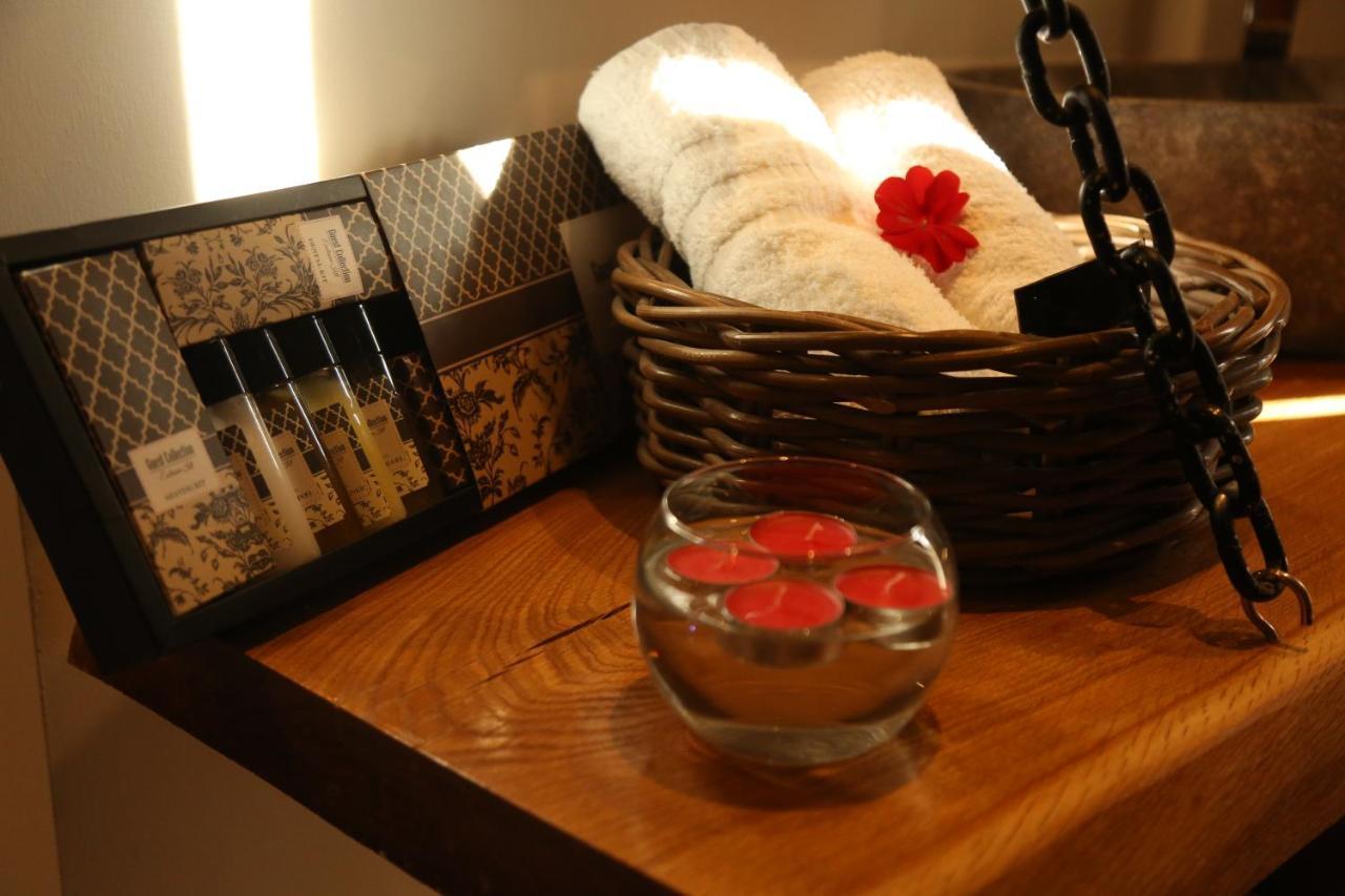 Relax Hotel Εξαμίλιο Εξωτερικό φωτογραφία