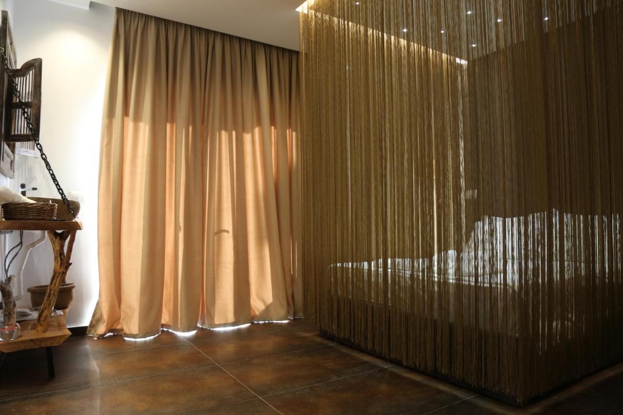 Relax Hotel Εξαμίλιο Εξωτερικό φωτογραφία
