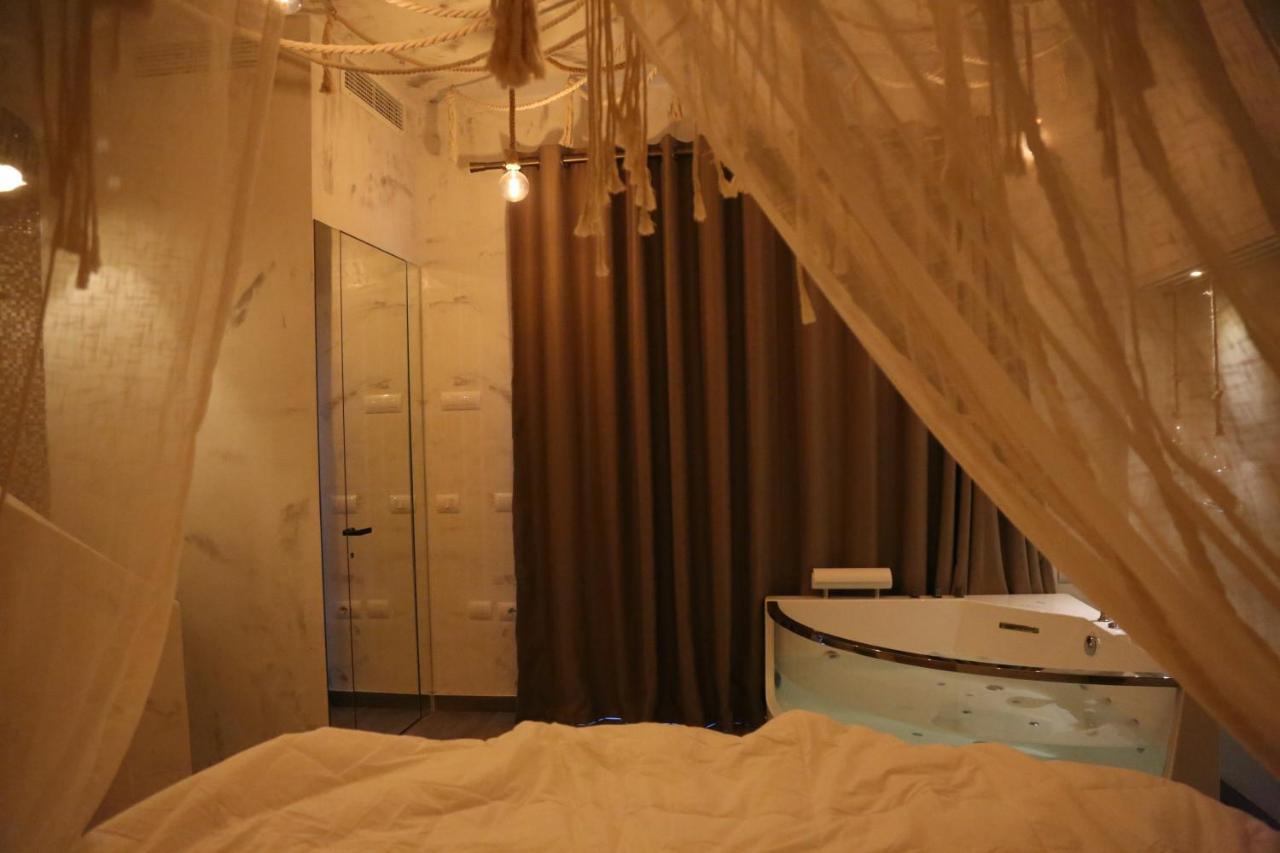 Relax Hotel Εξαμίλιο Εξωτερικό φωτογραφία