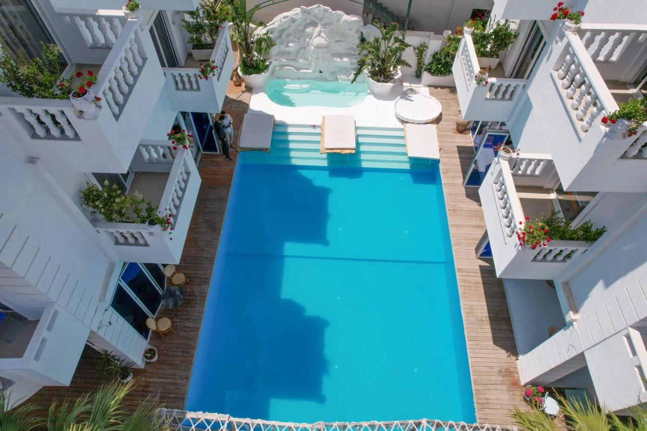 Relax Hotel Εξαμίλιο Εξωτερικό φωτογραφία