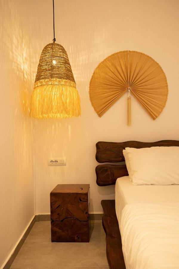 Relax Hotel Εξαμίλιο Εξωτερικό φωτογραφία