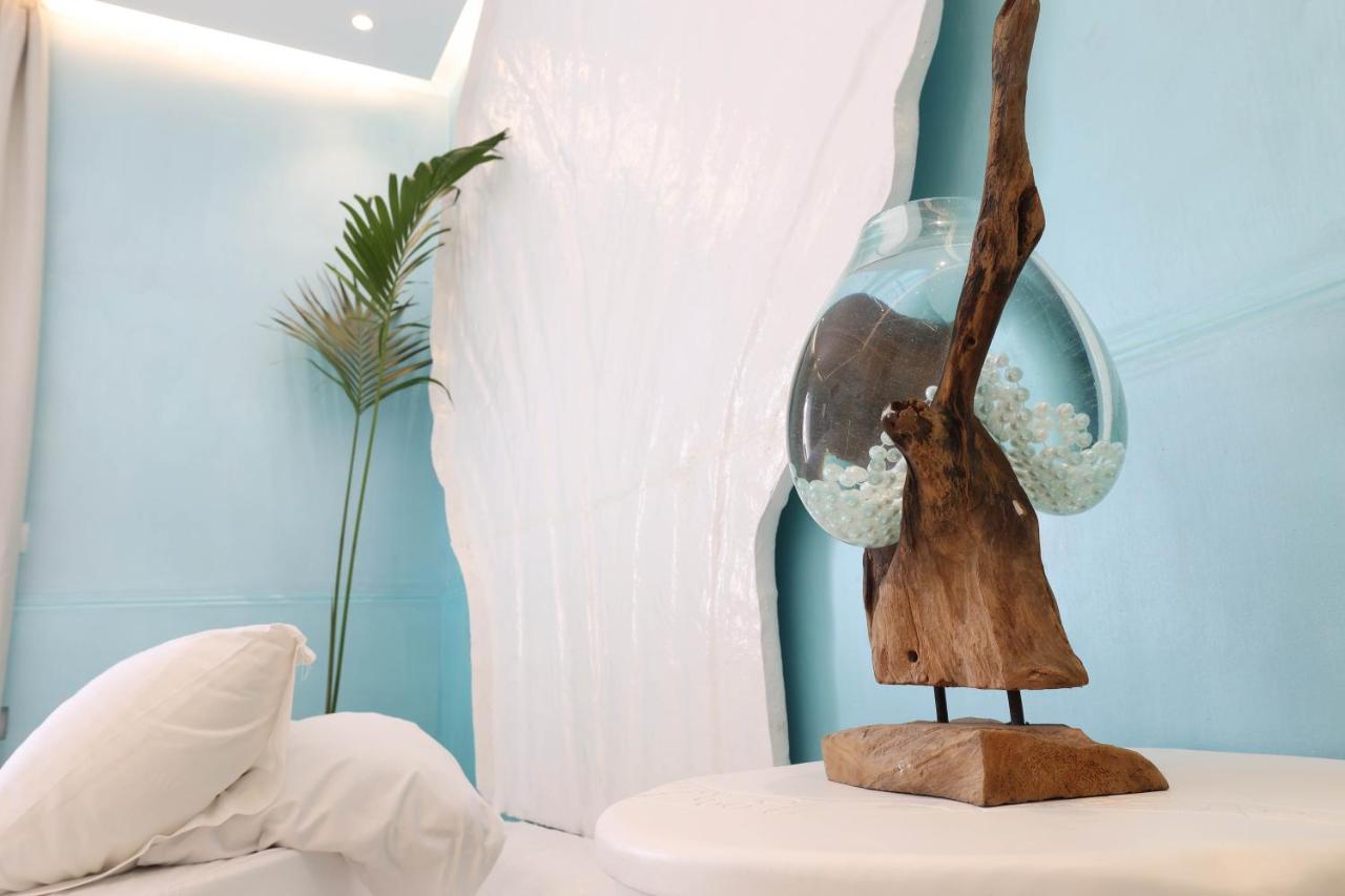 Relax Hotel Εξαμίλιο Εξωτερικό φωτογραφία