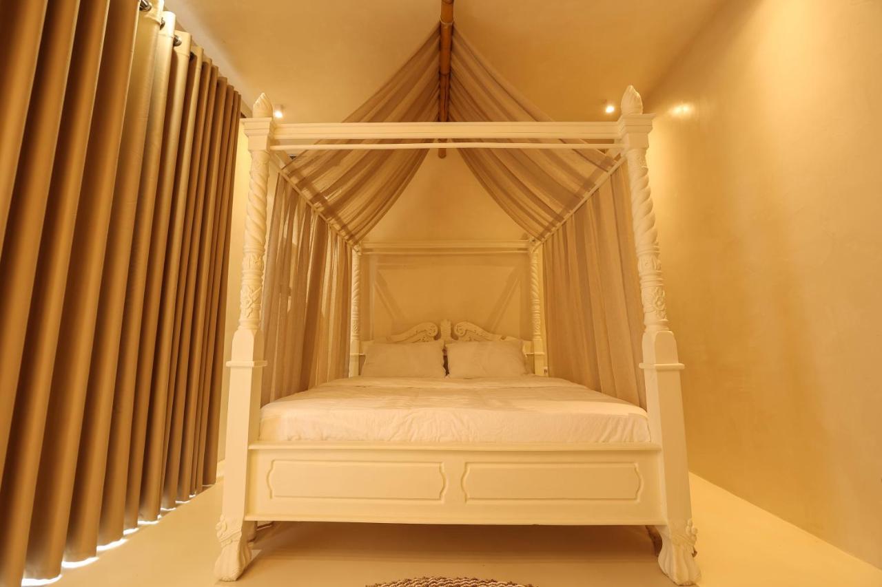 Relax Hotel Εξαμίλιο Εξωτερικό φωτογραφία