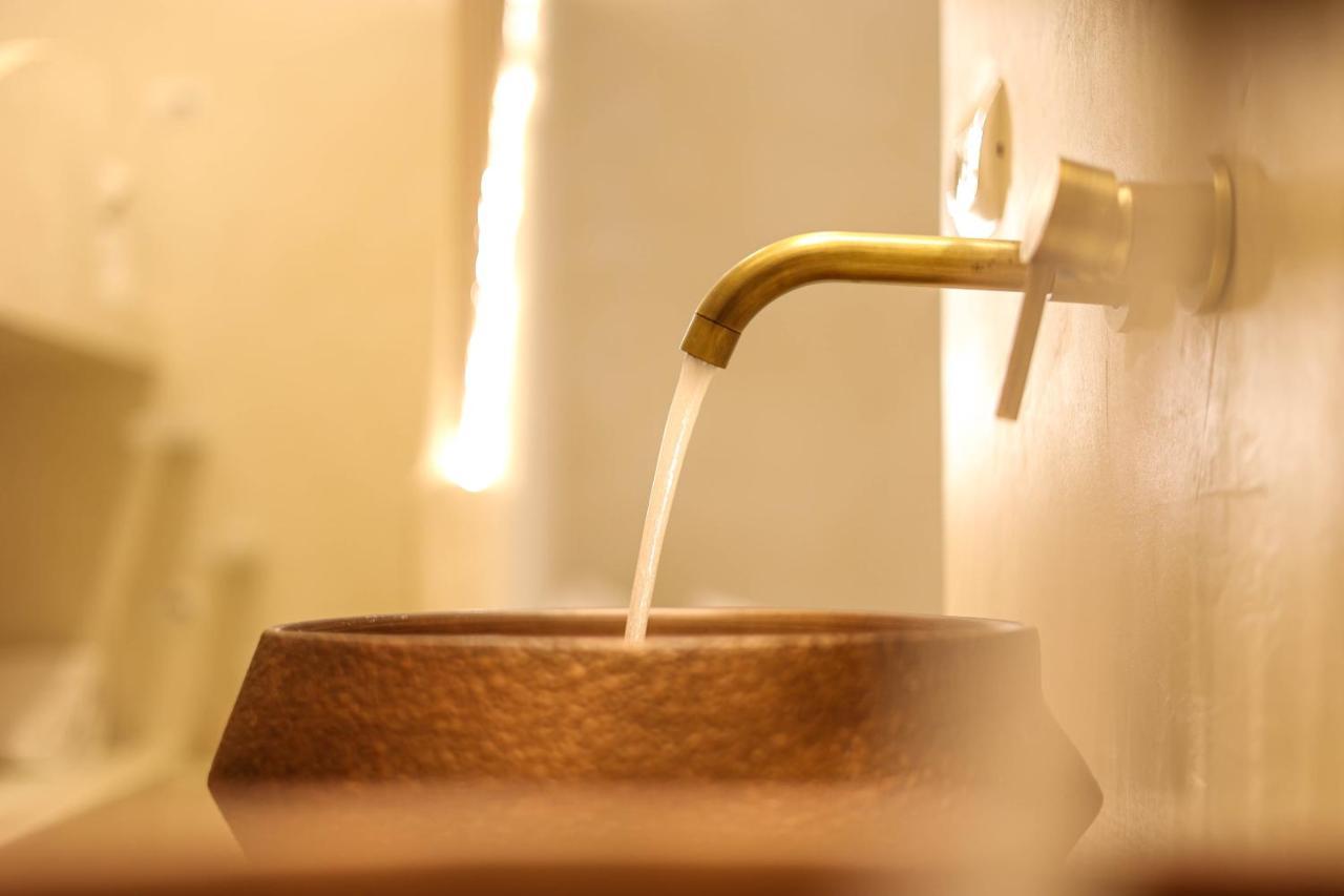Relax Hotel Εξαμίλιο Εξωτερικό φωτογραφία