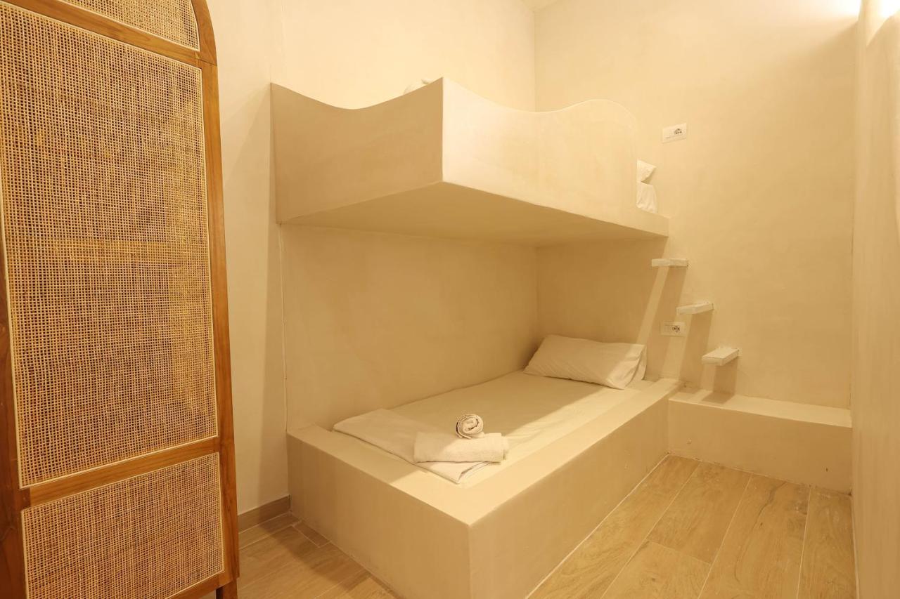 Relax Hotel Εξαμίλιο Εξωτερικό φωτογραφία