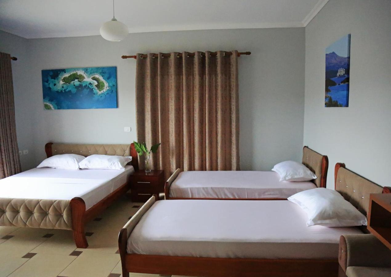 Relax Hotel Εξαμίλιο Εξωτερικό φωτογραφία