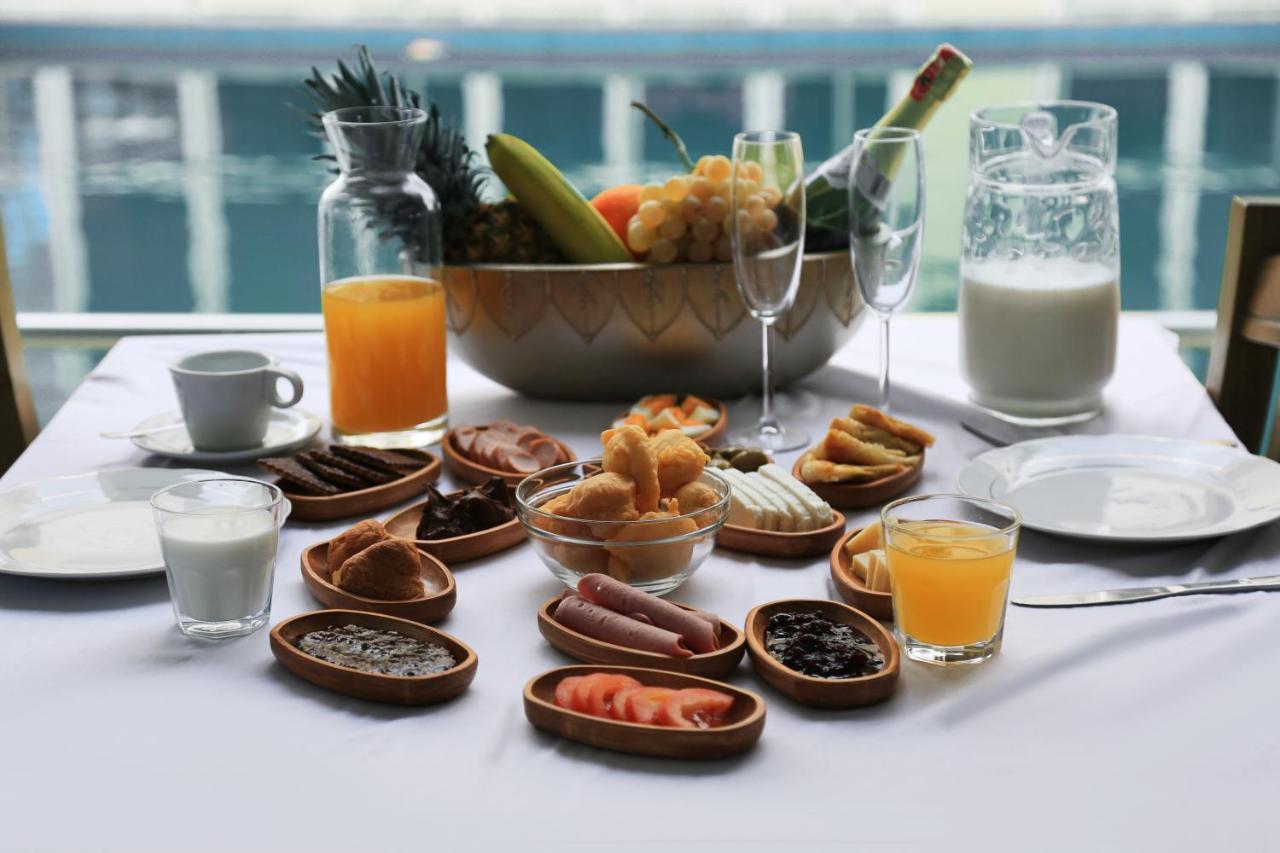 Relax Hotel Εξαμίλιο Εξωτερικό φωτογραφία