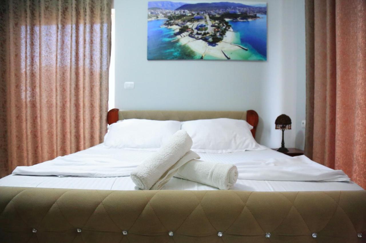 Relax Hotel Εξαμίλιο Εξωτερικό φωτογραφία
